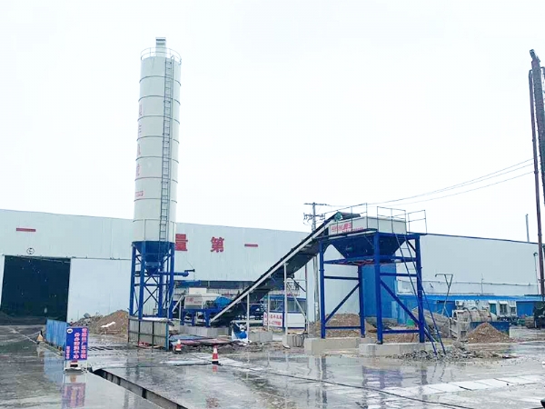 水泥罐輸送粉末后該怎么解決罐頂部灰粉？